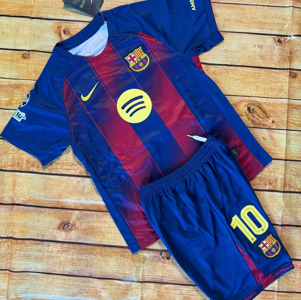 Barcelona Lamine Yamal 2025/26 Set for Kids - Picture 5 of 6